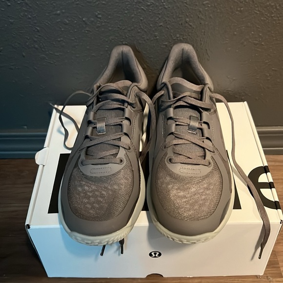 Lululemon Strongfeel Trainer Women’s size 9. New in Box - Picture 2 of 4